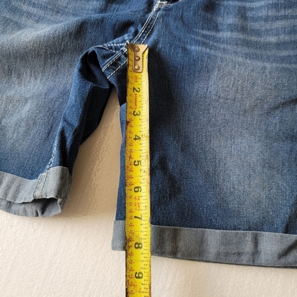 ND Weekend Shorts Womens 10 Mid Rise Cuffed Blue Denim Dark Wash Comfort Ladies - Picture 6 of 10